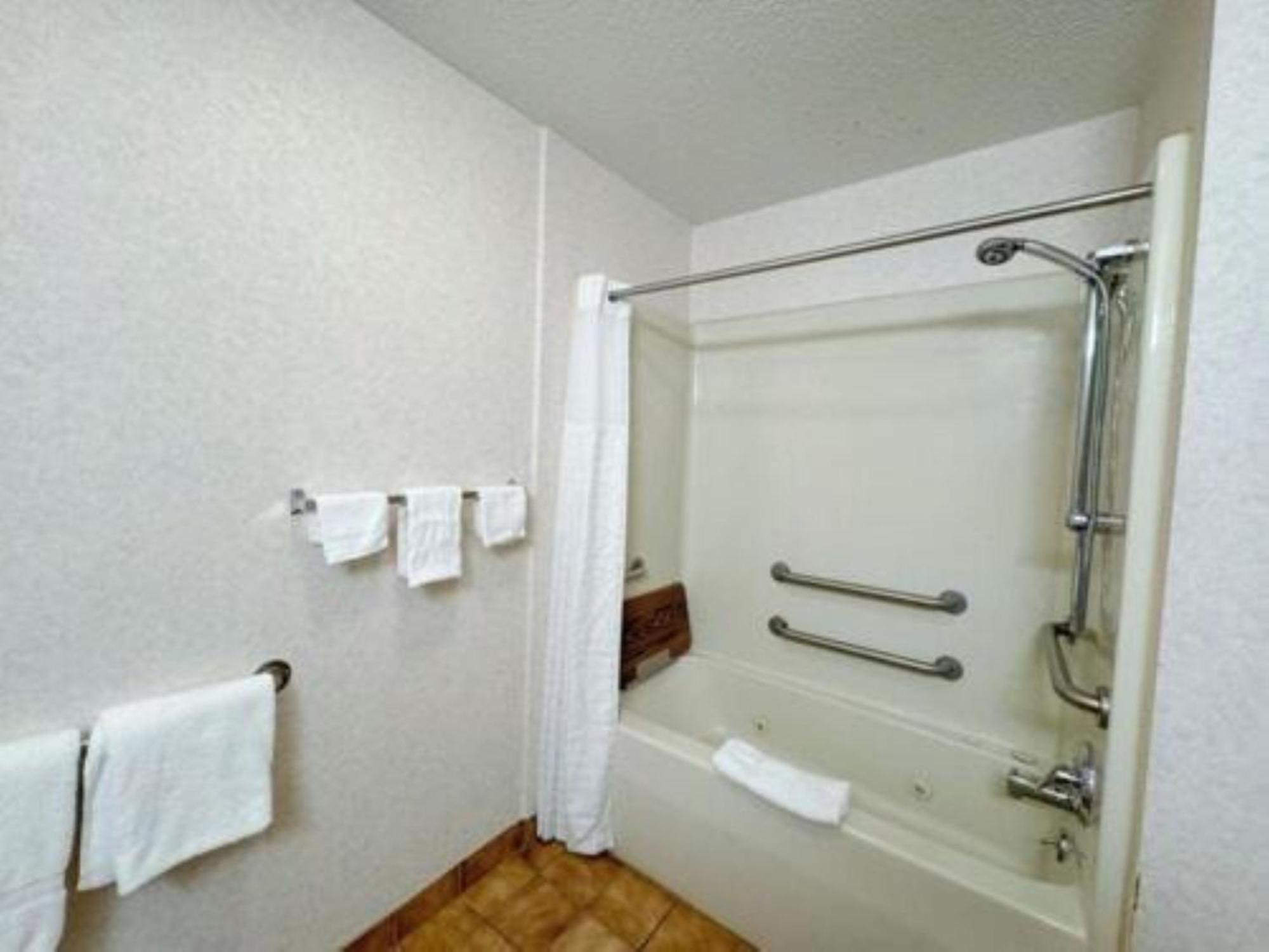 Fairbridge Inn & Suites Batavia-Darien Amusement Park Экстерьер фото